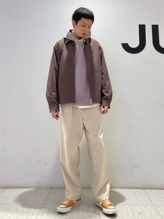 Comment porter un pull violet pour un style decontractés en automne