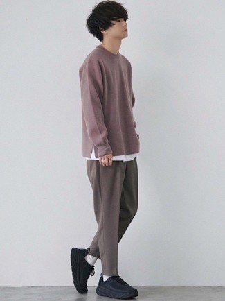 Comment porter un pull violet pour un style decontractés au printemps