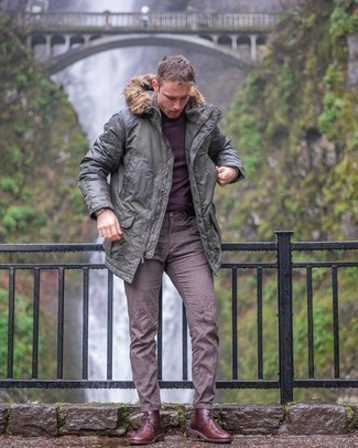 Comment porter un pull violet pour un style decontractés en automne
