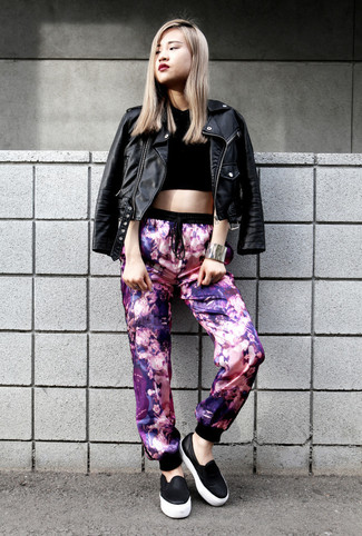 Comment porter un pantalon de jogging violet
