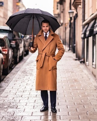 Comment porter une cravate violette au printemps