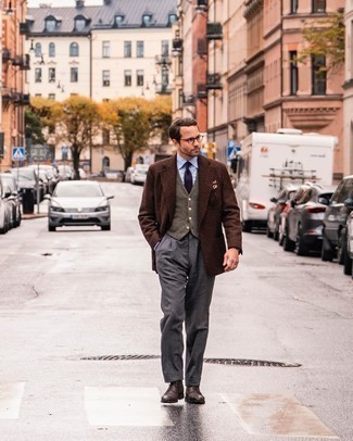 Comment porter une cravate violette en automne