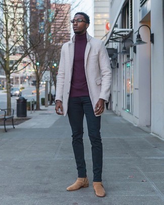 Comment porter un pull à col roulé violet pour un style chic decontractés quand il fait frais