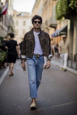 Comment porter une ceinture en toile blanche et noire