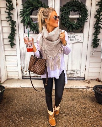 Des leggings à porter avec un t-shirt à manche longue blanc et noir