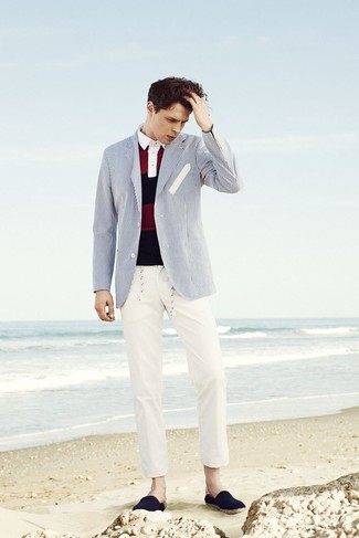Comment porter un blazer blanc et bleu pour un style decontractés
