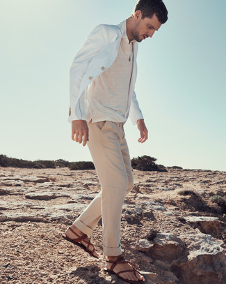 Comment porter un blazer blanc et bleu pour un style decontractés
