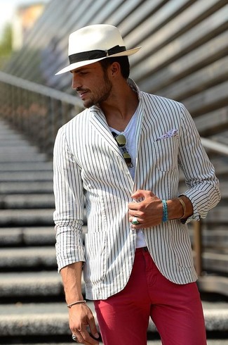 Comment porter un blazer blanc et bleu pour un style decontractés