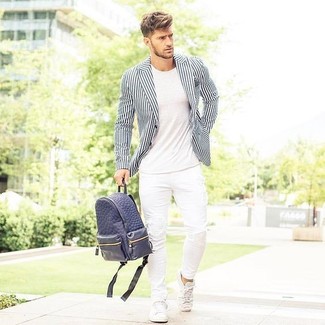 Comment porter un blazer blanc et bleu pour un style decontractés