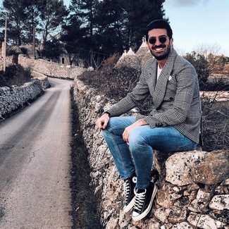 Comment porter un blazer blanc et bleu pour un style decontractés