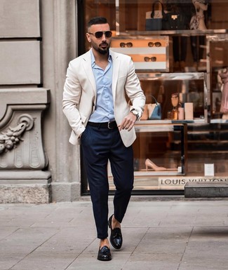 Comment porter un blazer blanc et bleu pour un style chic decontractés en été