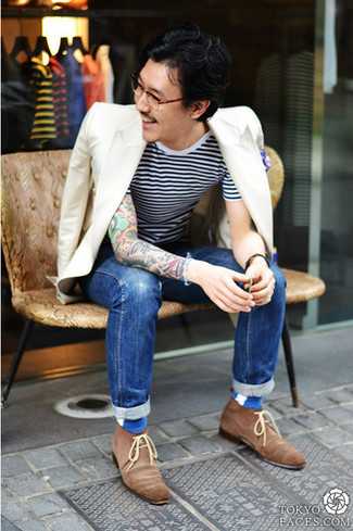Comment porter un blazer blanc et bleu pour un style decontractés