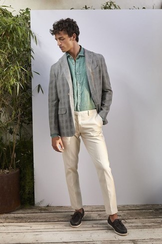 Un blazer à porter avec une chemise à manches longues blanc et vert