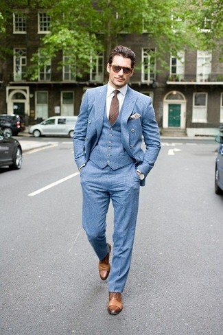 Comment porter une chemise de ville blanc et bleu marine