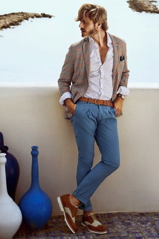 Comment porter une chemise de ville blanc et bleu marine