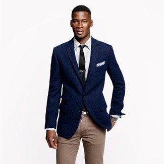 Comment porter une chemise de ville blanc et bleu marine