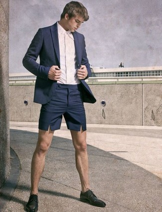 Comment porter une chemise de ville blanc et bleu marine à l'adolescence
