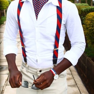 Comment porter une chemise de ville blanc et bleu marine