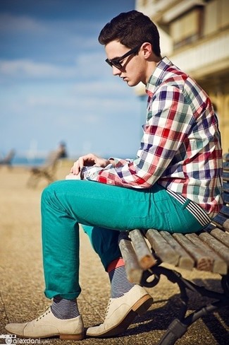 Comment porter une ceinture en toile à rayures horizontales blanc et rouge