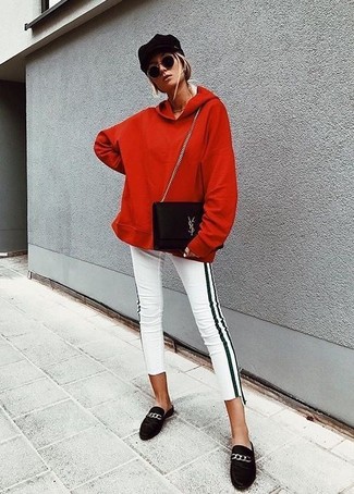 Comment porter un pantalon slim à rayures verticales blanc et rouge quand il fait chaud