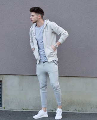 Comment porter des chaussures de sport blanches quand il fait chaud