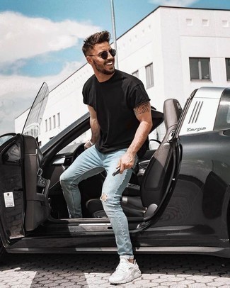 Comment porter des chaussures de sport blanches quand il fait très chaud