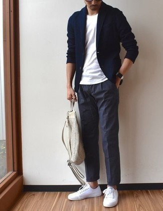 Comment porter un sac à dos blanc pour un style chic decontractés