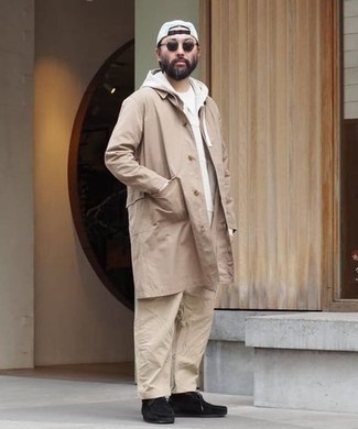 Comment porter une casquette de base-ball blanche pour un style decontractés en automne