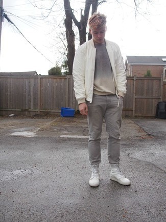 Comment porter des bottes blanches au printemps