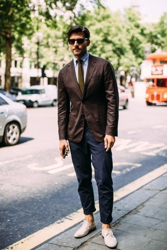 Comment porter des chaussures brogues blanches en été