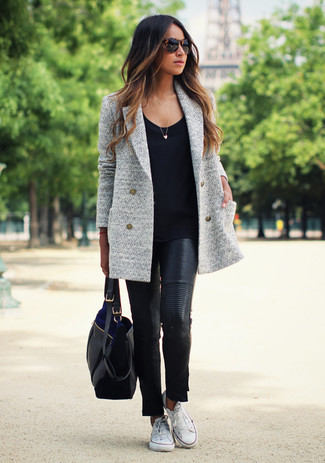 Comment porter des baskets basses en toile blanches