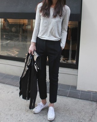 Comment porter des baskets basses en toile blanches