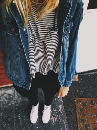 Comment porter des baskets basses en toile blanches