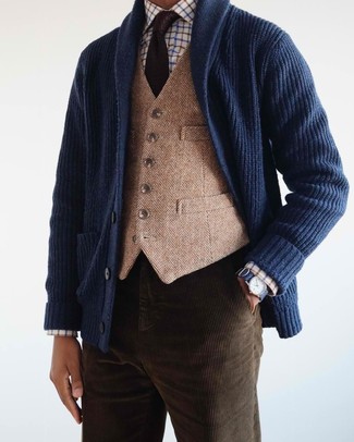 Comment porter une chemise de ville à carreaux blanche