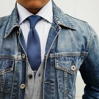Comment porter une chemise de ville à carreaux blanche