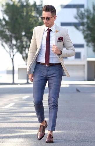 Comment porter une chemise de ville à carreaux blanche