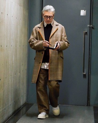 Comment porter une chemise à manches longues à carreaux blanche