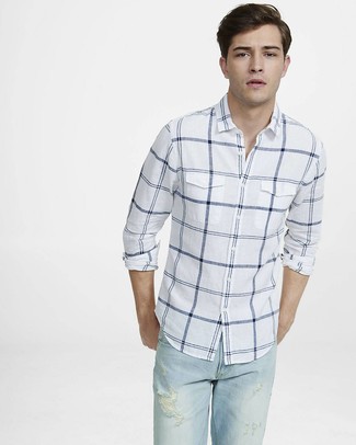 Comment porter une chemise à manches longues à carreaux blanche