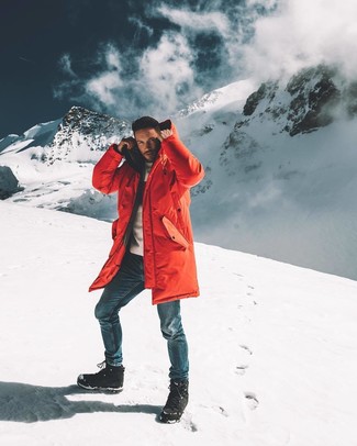 Une parka à porter avec un pull à col rond blanc