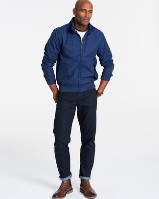 Une veste harrington à porter avec un t-shirt à col rond blanc