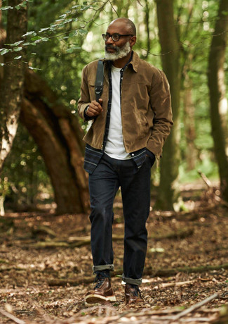 Une veste harrington à porter avec un t-shirt à col rond blanc