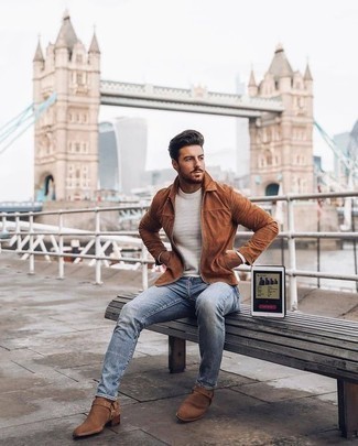Une veste harrington à porter avec un t-shirt à col rond blanc