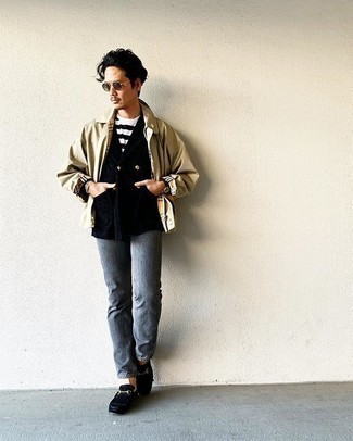 Une veste harrington à porter avec un t-shirt à col rond blanc