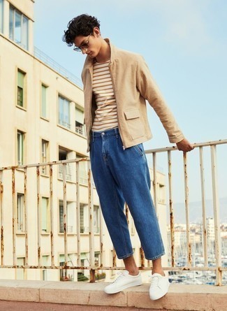 Une veste harrington à porter avec un t-shirt à col rond blanc