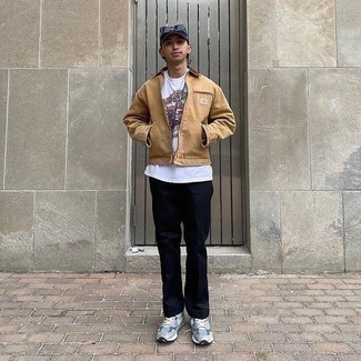 Une veste harrington à porter avec un t-shirt à col rond blanc