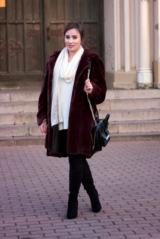 Comment porter une robe blanche avec des bottes noires pour un style elégantes