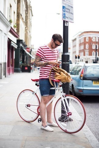 Comment porter des espadrilles blanches pour un style decontractés quand il fait très chaud