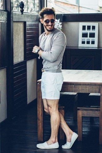 Comment porter des espadrilles blanches quand il fait chaud