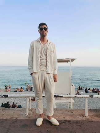 Comment porter des espadrilles blanches quand il fait chaud