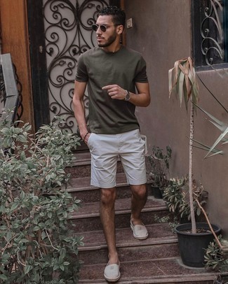 Comment porter des espadrilles blanches en été